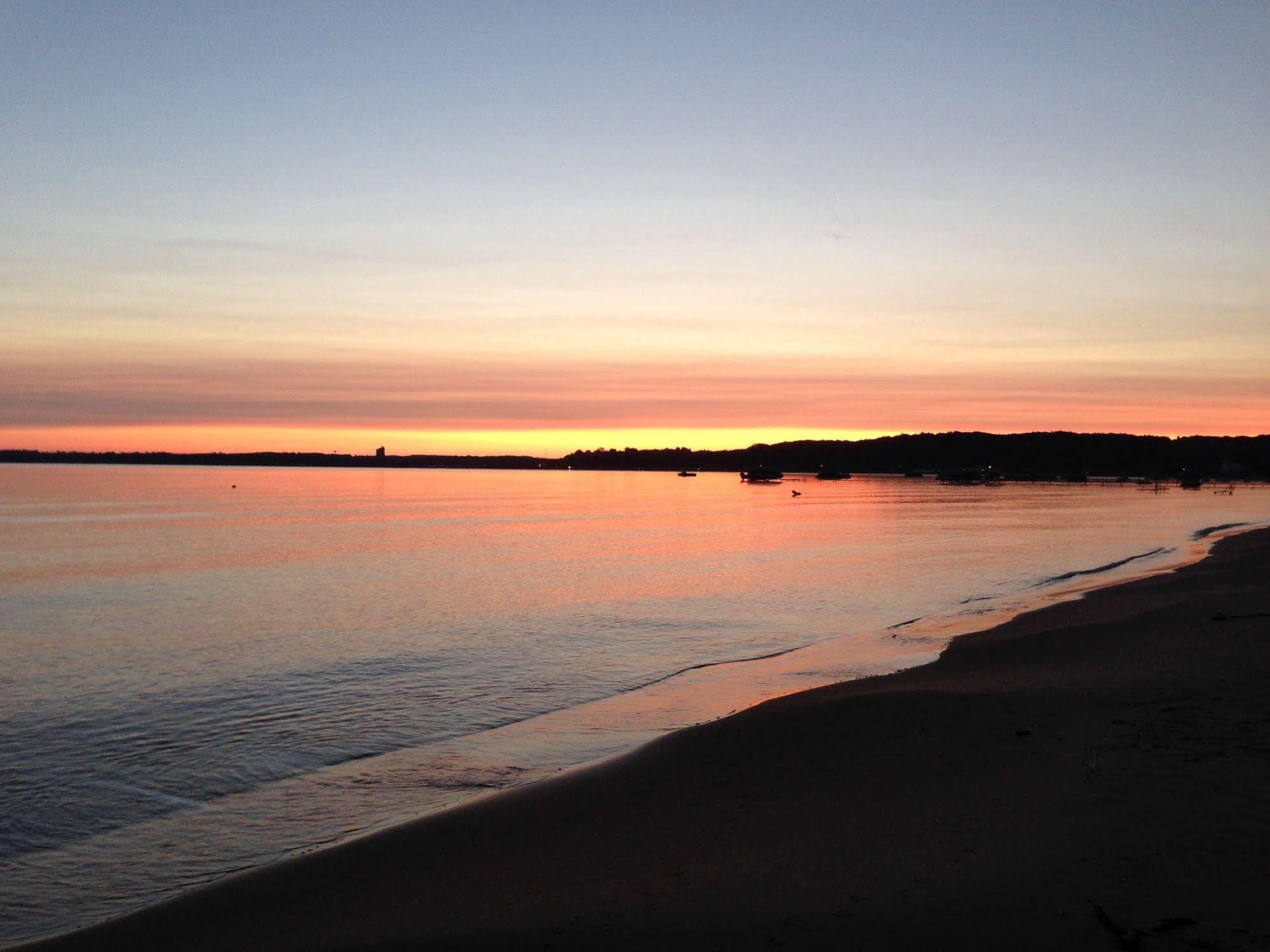 The Beach Haus - Traverse City Zewnętrze zdjęcie